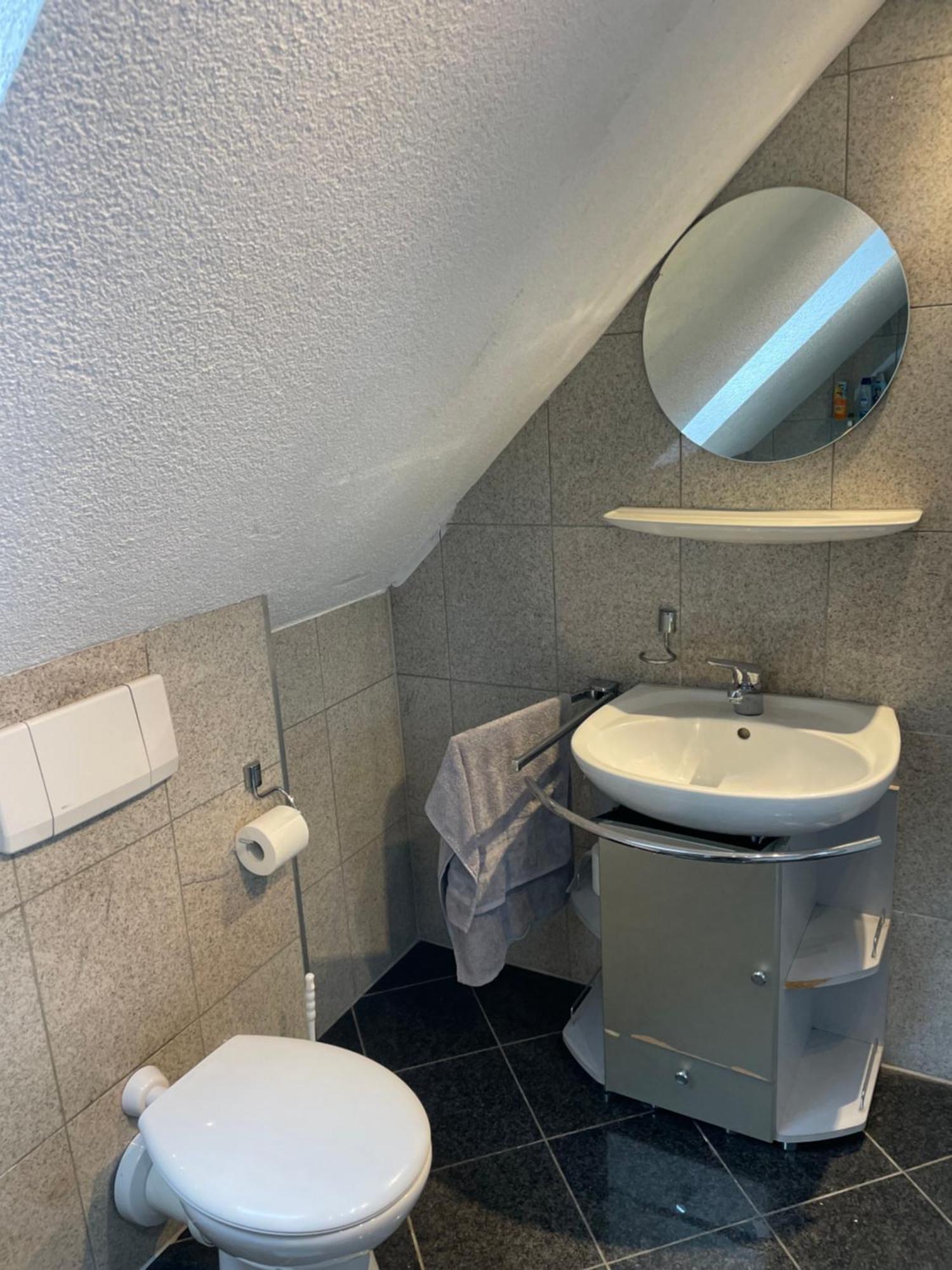 Haus Dambacher - Arbeiter-Monteurzimmer Nuertingen Luaran gambar